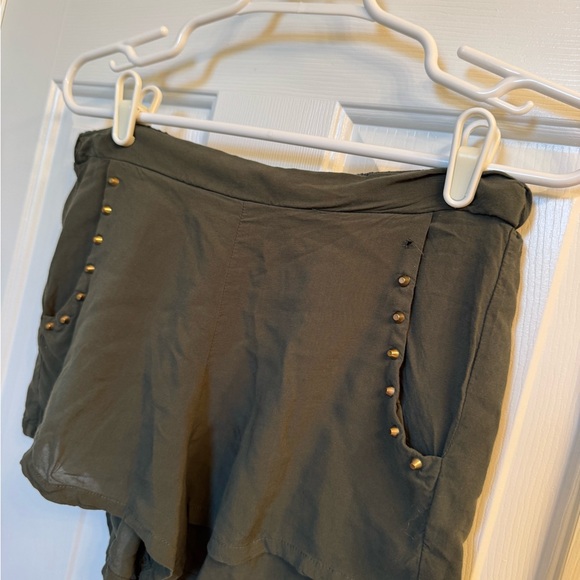 h.i.p. High-waist Shorts with Studs in Olive Green, Size Medium - Picture 5 of 7